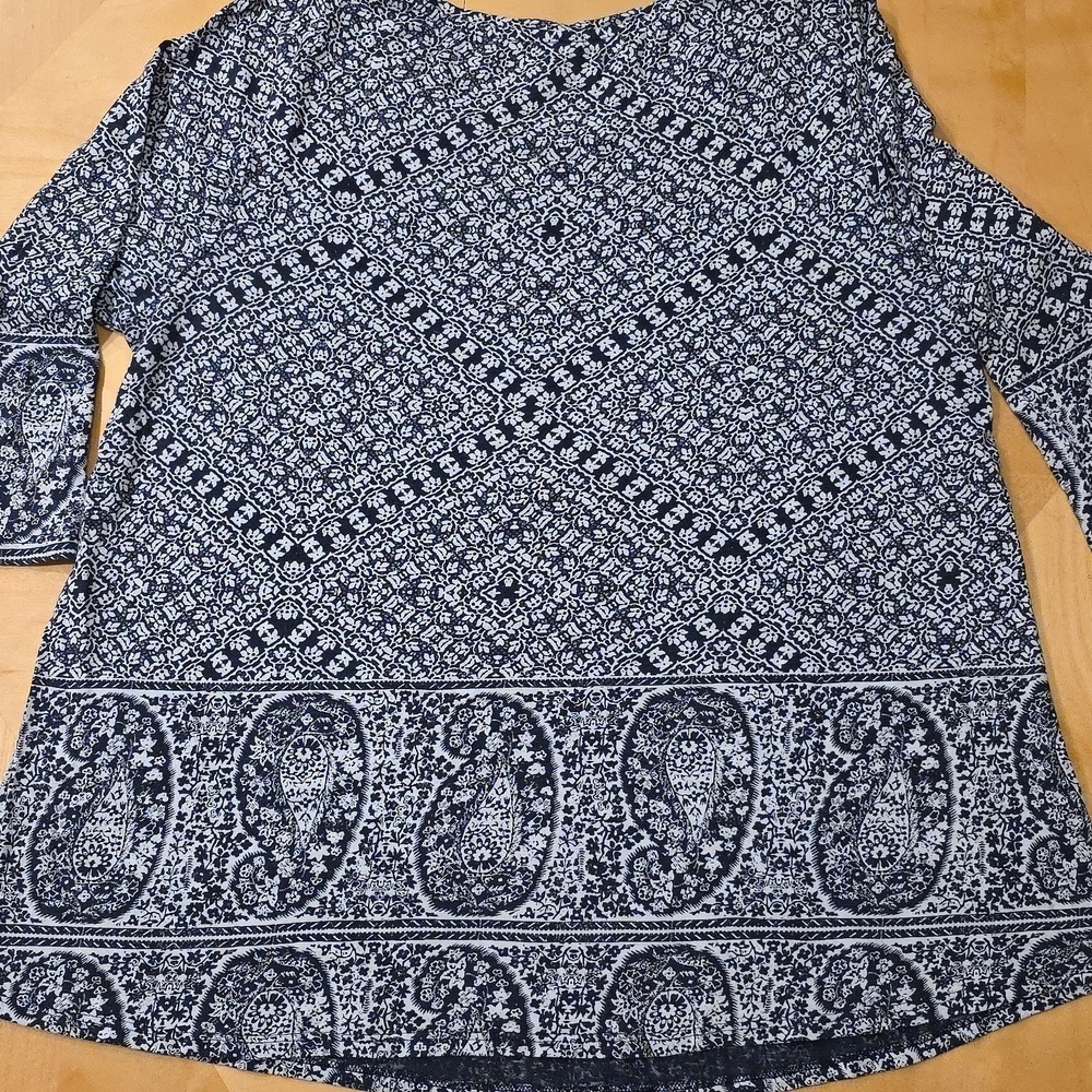 Lucky Brand Navy and White Patterned Blouse. Size 1X - Picture 4 of 7